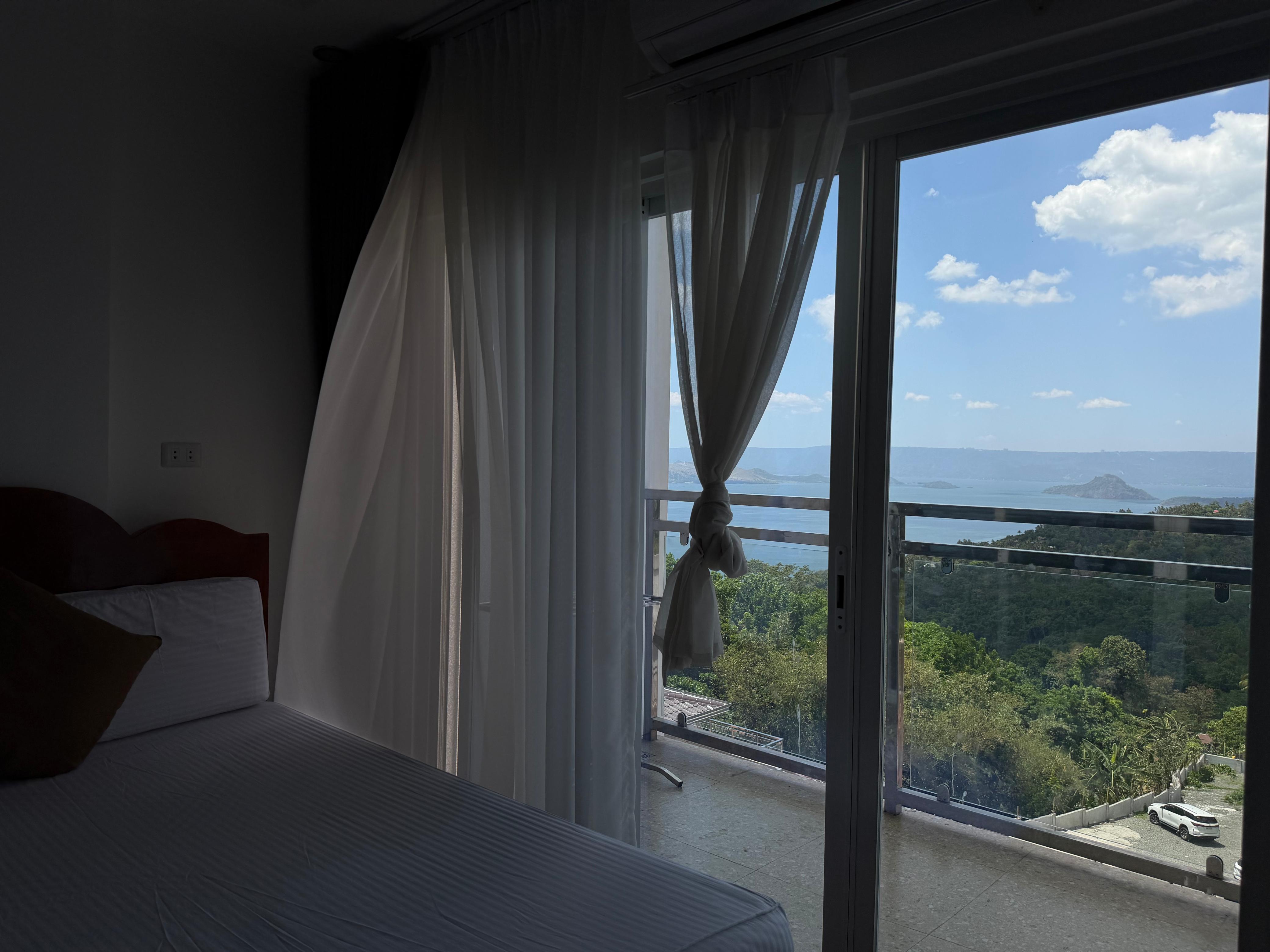 Premier King Suite — photo 2